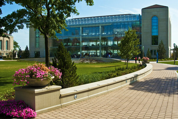 芝加哥洛约拉大学