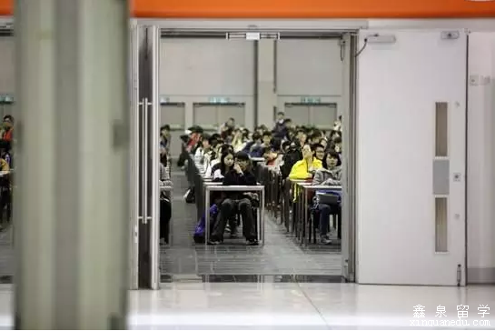当一年1次的中国高考撞上一年7次的美国高考