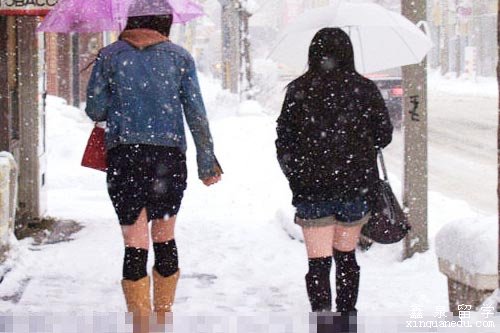 日本校服女生 日本留学