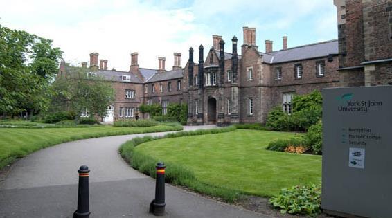 英国大学学费
